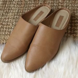 Tan Faux leather pointed flats